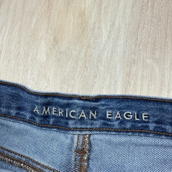 American Eagle Mom Short High Waisted Blue Medium Wash Denim Jean Shorts 10 - Picture 8 of 13